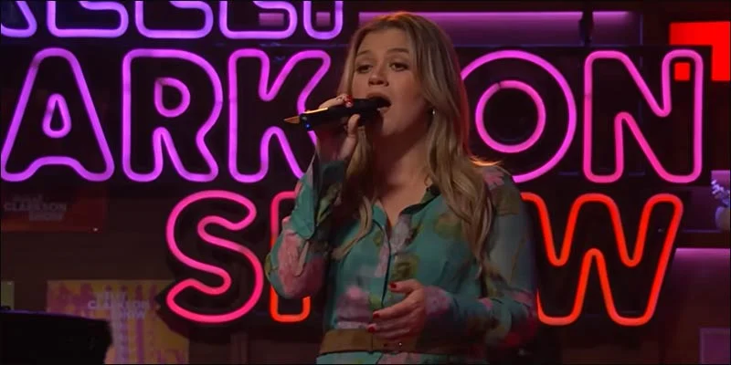 About Kelly Clarkson